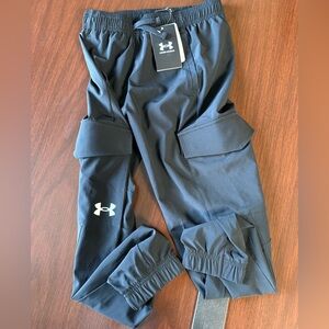 Under Armour Black Woven Cargo Pants with Drawstring. Kids size M